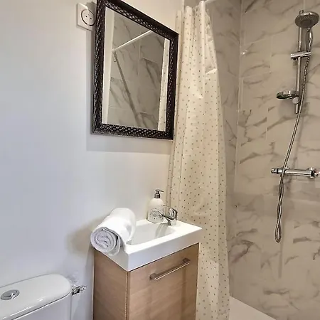 Apartman Road Stop - Paris - Disney- Train Station *